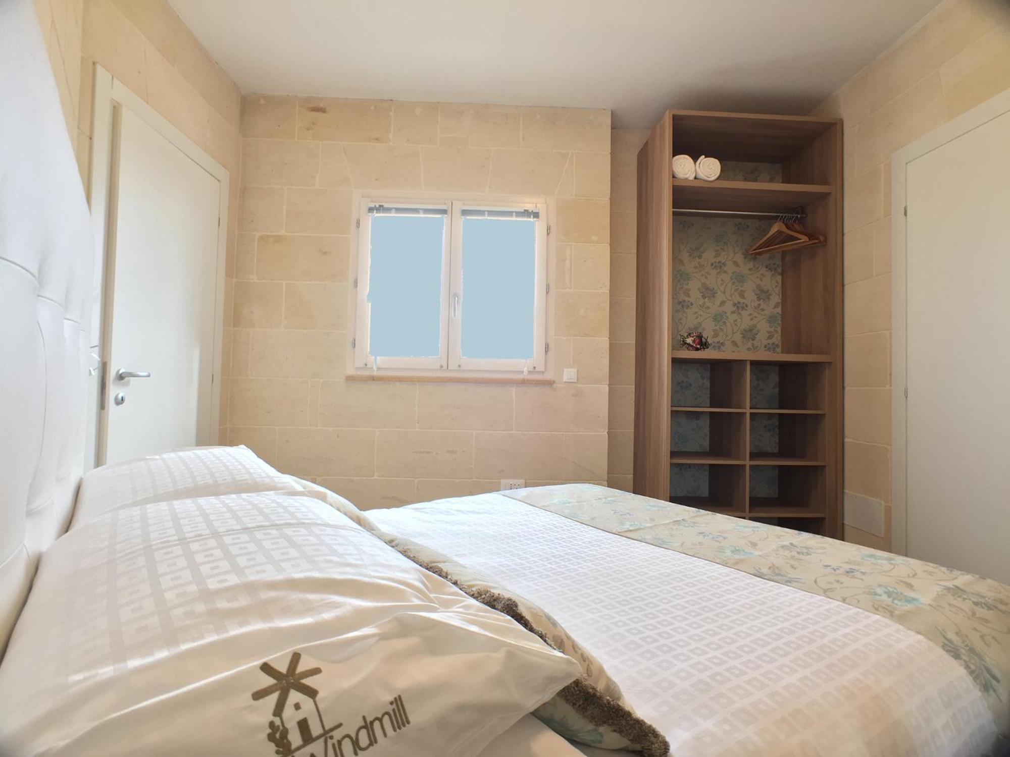 GozoWindmill Apartments Qala Chambre photo