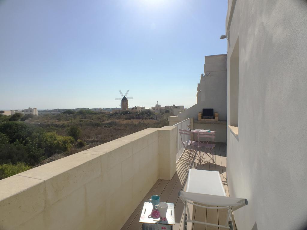 GozoWindmill Apartments Qala Chambre photo
